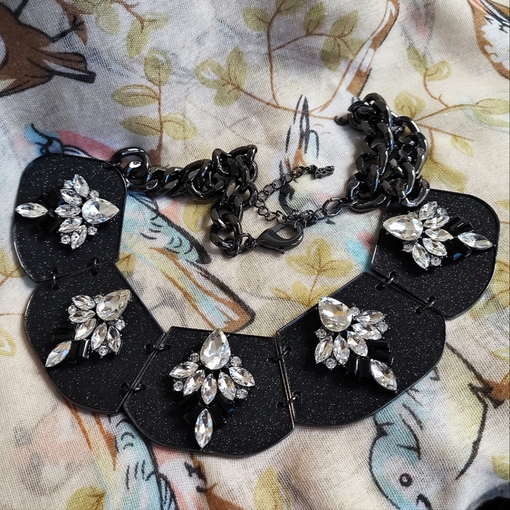 Allen B Schwartz ABS Black Shimmery Acrylic Clear Rhinestone Statement Necklace - Picture 5 of 12